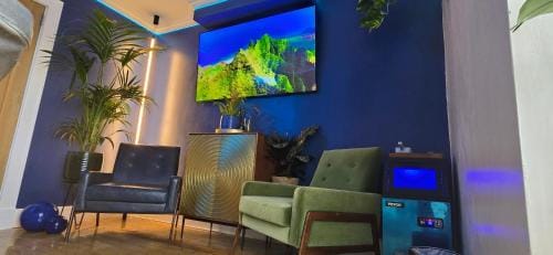 The NEW Blue Horse Suite at The Grumpy Schnauzer B&B Luxury Private Indoor Hot Tub Breakfast in Bed Hotel in Coatbridge