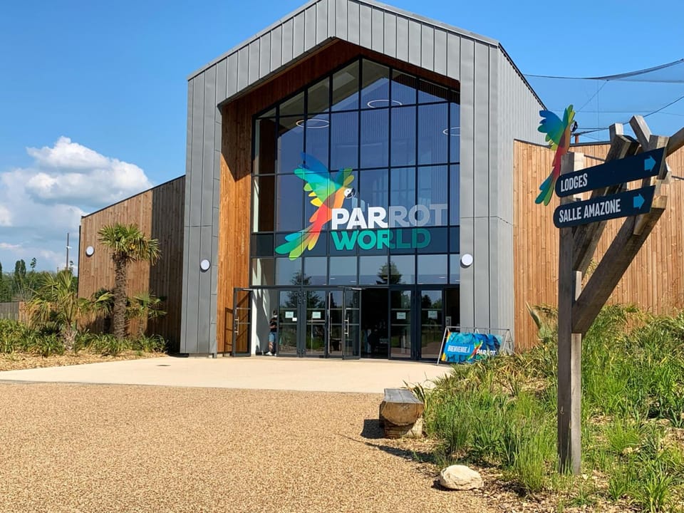 Parrot World - Les Lodges Lodge in Île-de-France