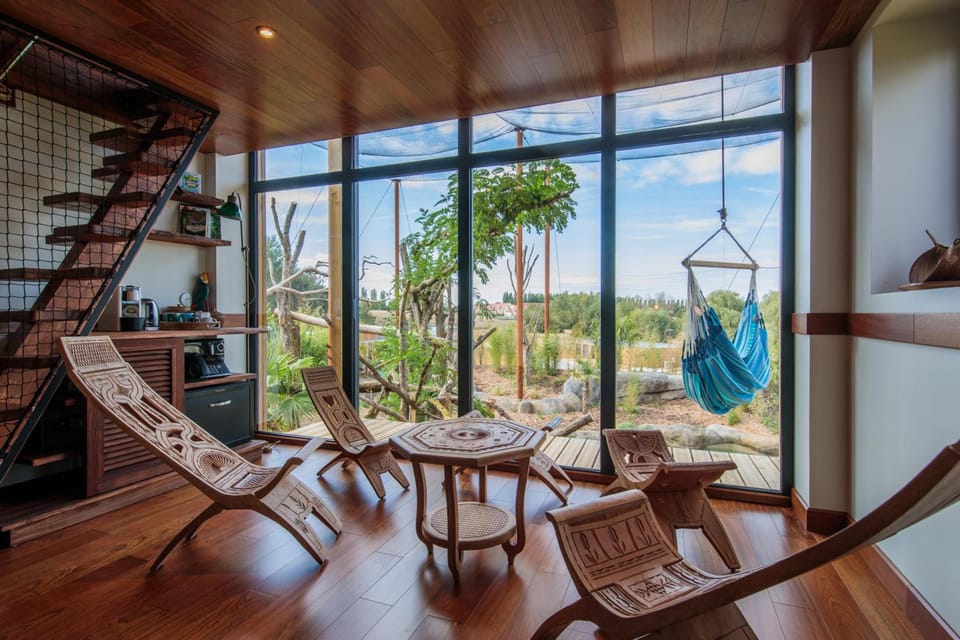 Parrot World - Les Lodges Lodge in Île-de-France
