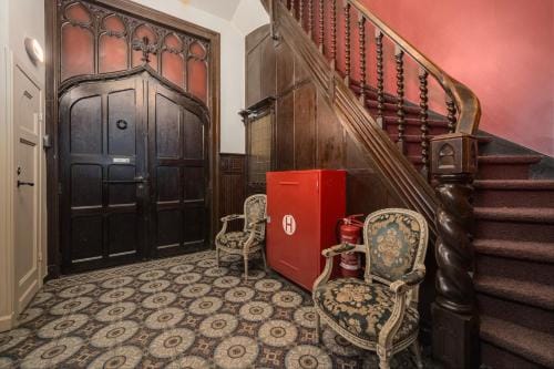 The Queen's Twelve by Romy&Travis Hotel in Bruges