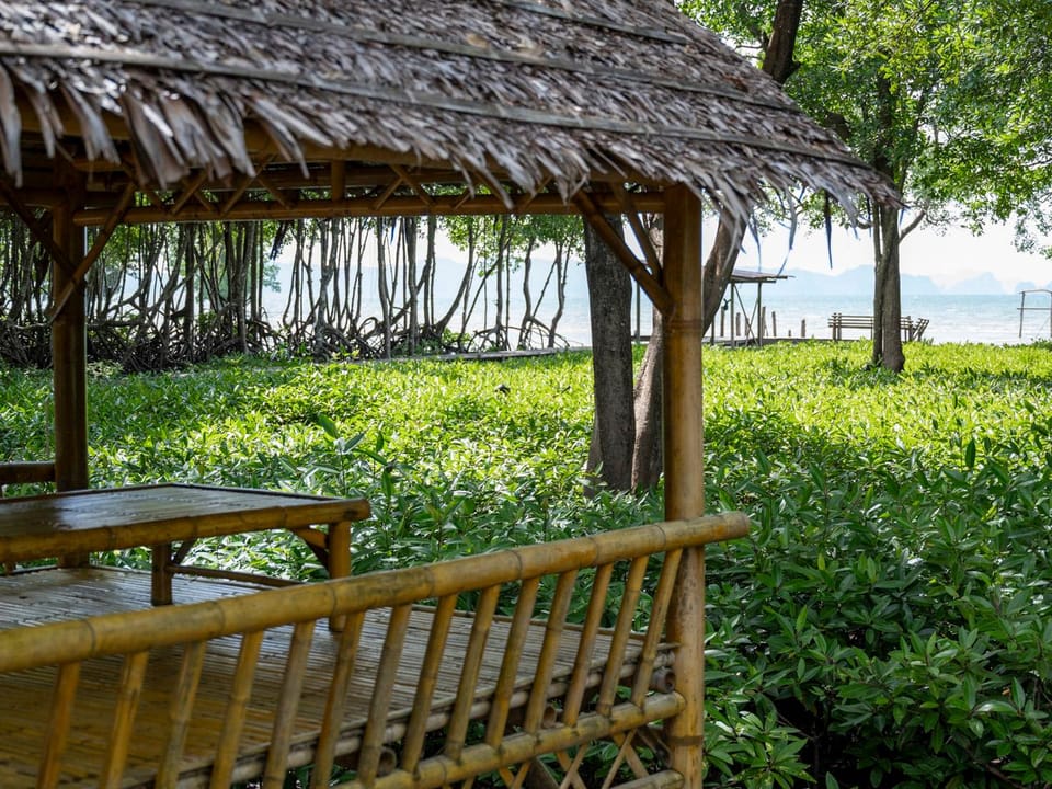 The Bananas Bungalows & Restaurant Resort in Krabi Changwat