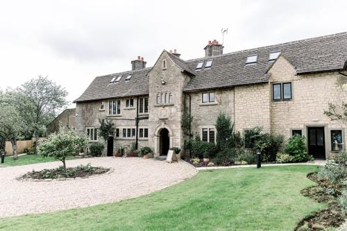 The Pear Tree Hotel in Swindon