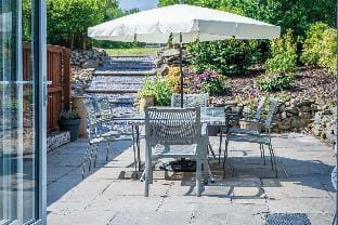 Angle Adventures - 4 Bedroom Cottage - Angle Hotel in Wales