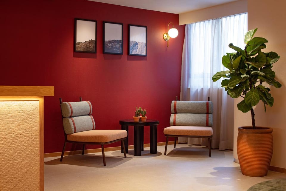 Shared lounge/TV area