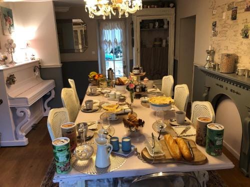 Domaine "Les Bois Flottes" dans Maison de Charme au bord de mer et proche de Cabourg Hotel in Normandy