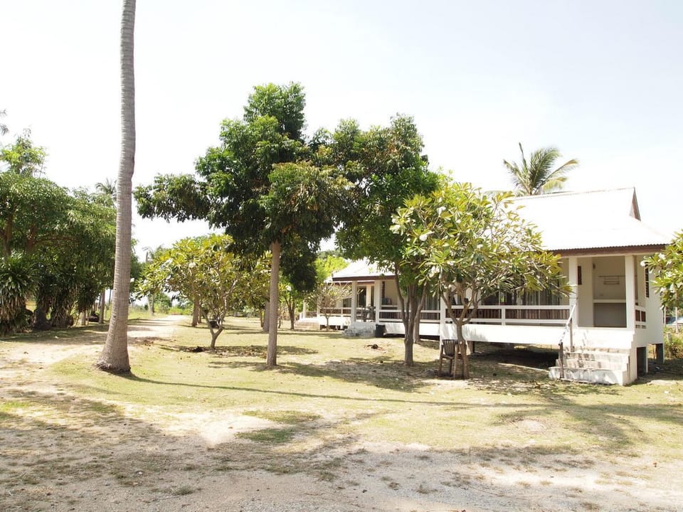 Jinta Beach Bungalow Resort in Ko Samui