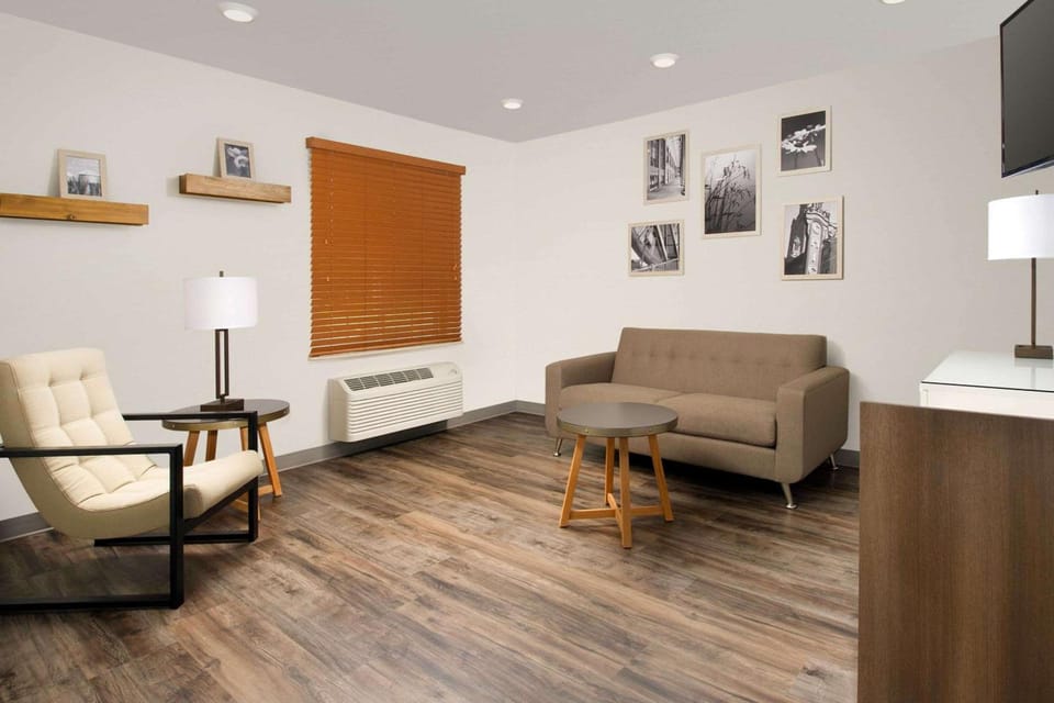 WoodSpring Suites Chicago Darien Hotel in Indiana