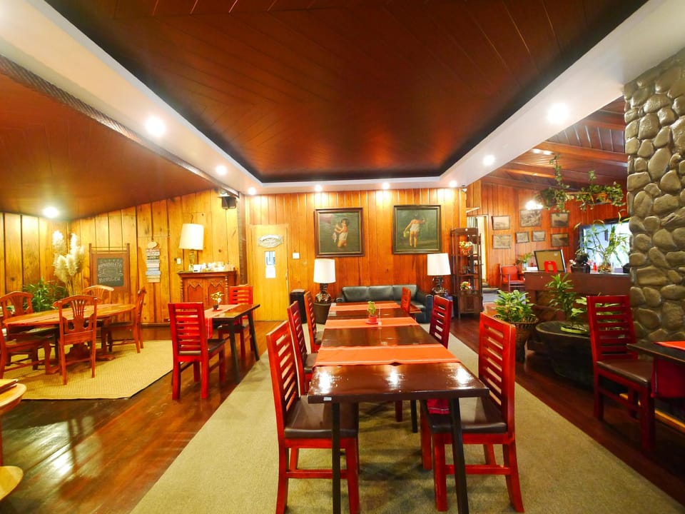 Mountain Lodge Hotel and Restaurant Hotel in Baguio