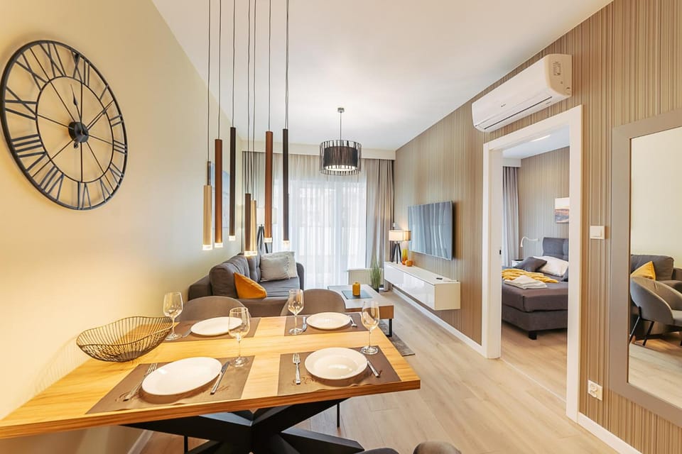 Shared lounge/TV area
