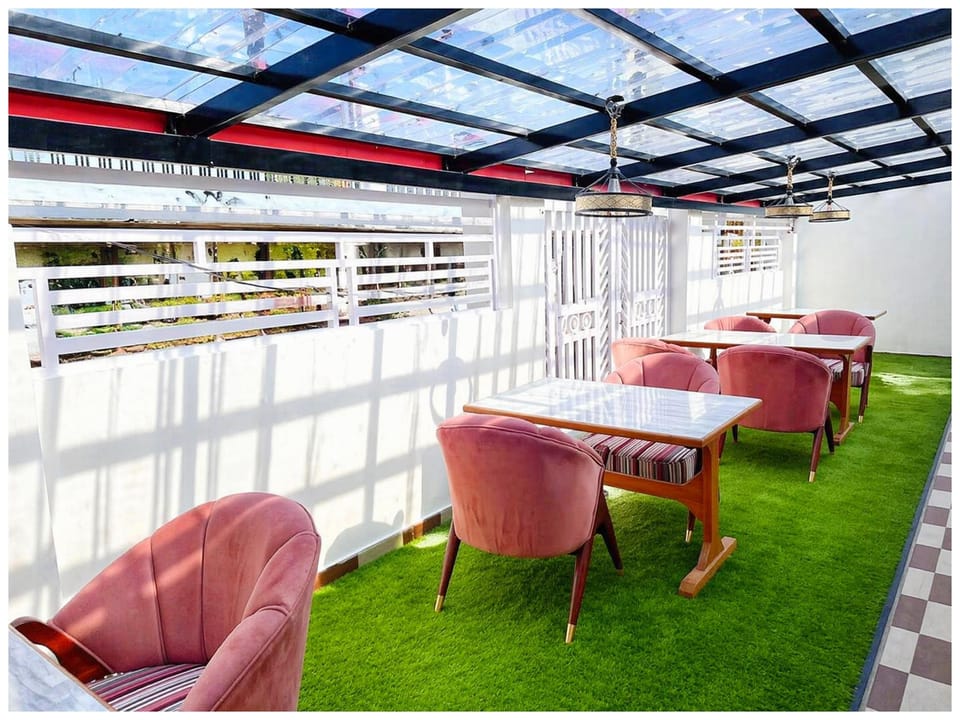 Goroomgo Sangeeta Paradise Mall Road Nainital - A Premium Lake View Room from Balcony Apartment hotel in Uttarakhand