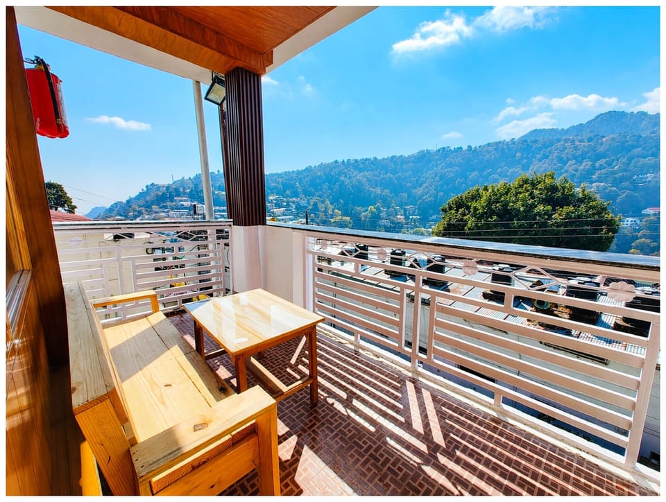 Goroomgo Sangeeta Paradise Mall Road Nainital - A Premium Lake View Room from Balcony Apartment hotel in Uttarakhand