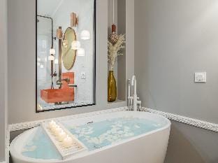 The Orange Haussmann Hotel in Saint-Cloud