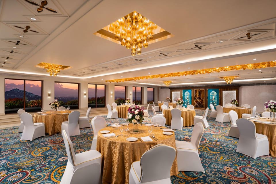 Taj Dal View, Srinagar Hotel in India