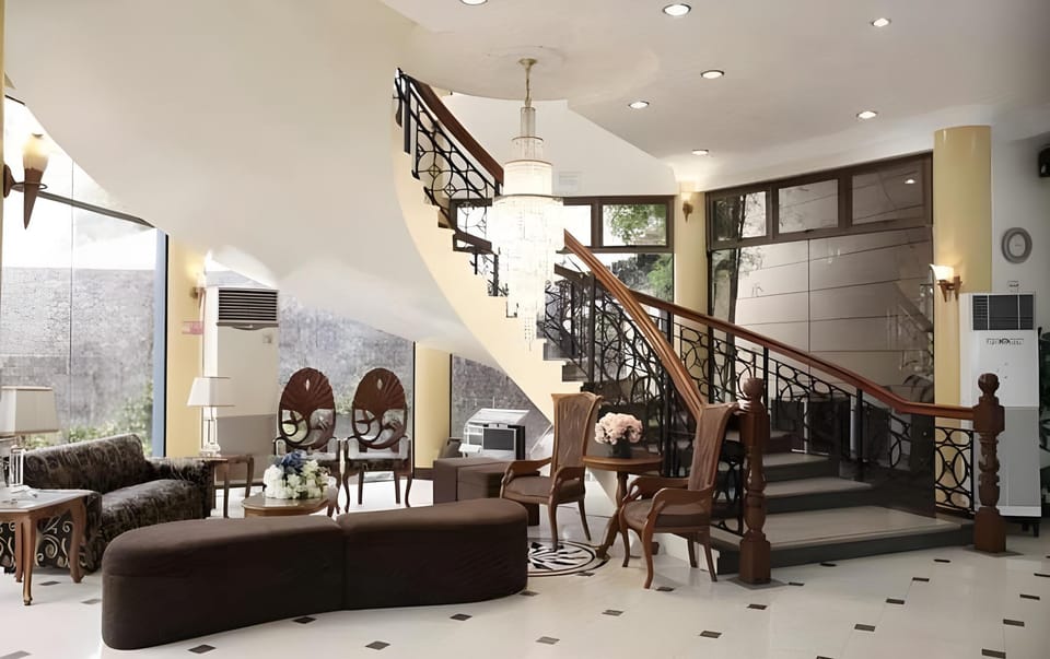 Crown Royale Hotel Hotel in Calabarzon