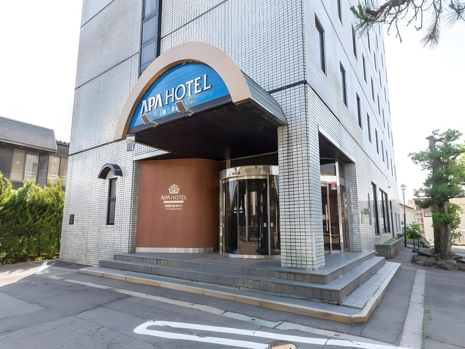 APA Hotel (Tsubamesanjo Ekimae) Hotel in Japan