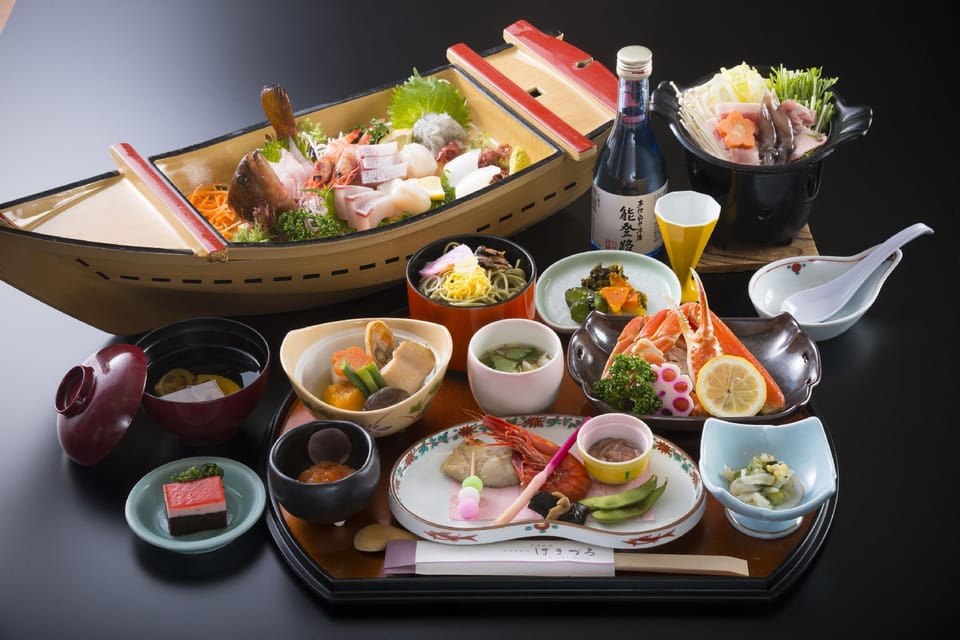 Wakura Onsen Hamazuru Hotel in Ishikawa Prefecture