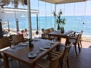 Mi Capricho Beachfront Apartment - Sitio De Calahonda Hotel in Sitio de Calahonda