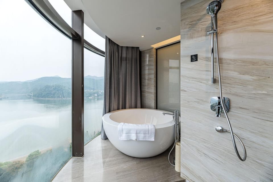Atour Hotel Tonglu Fuchun River Hotel in Hangzhou