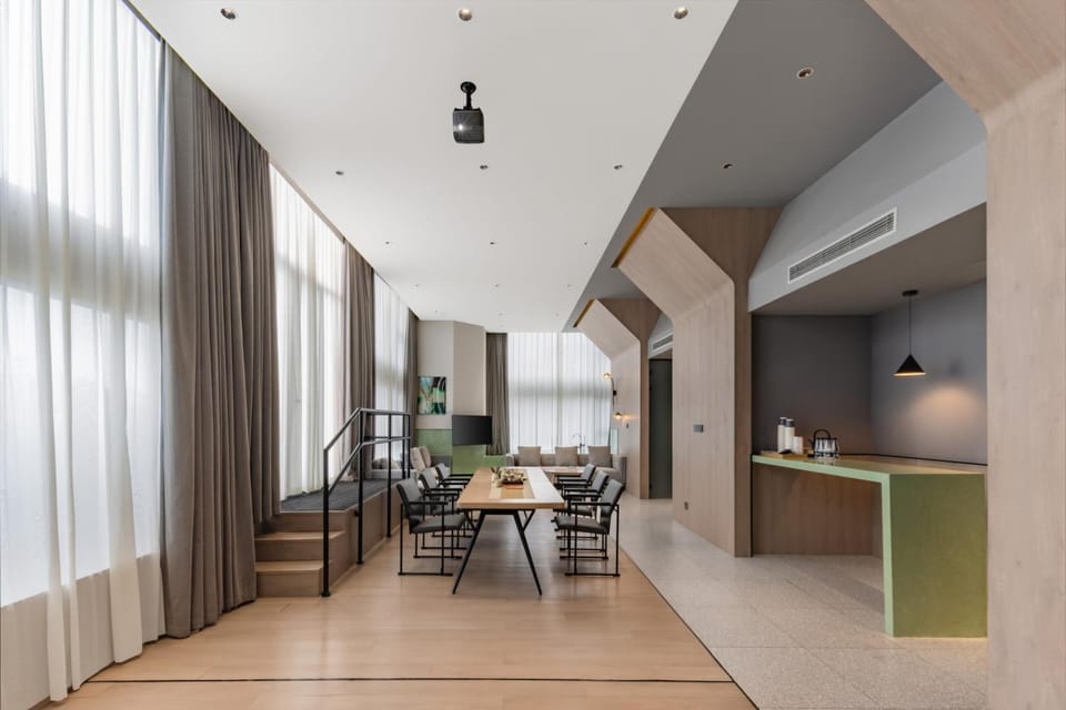 Atour S Hotel Shanghai Hongqiao Center Aiqinhai Mall Hotel in Shanghai
