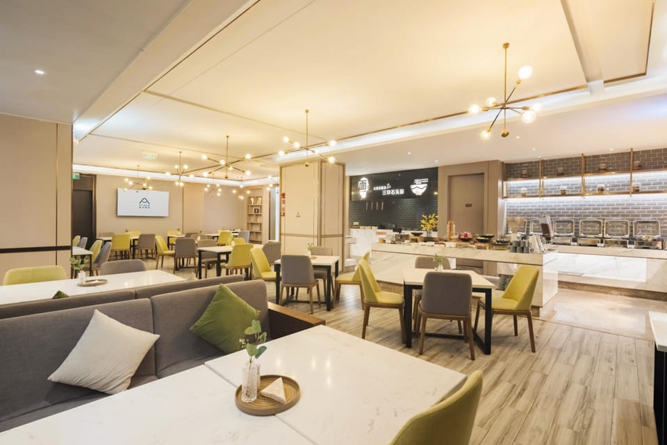 Atour Hotel Chongqing Shapingba High-Speed Railway Station Sanxia Square Hotel in China