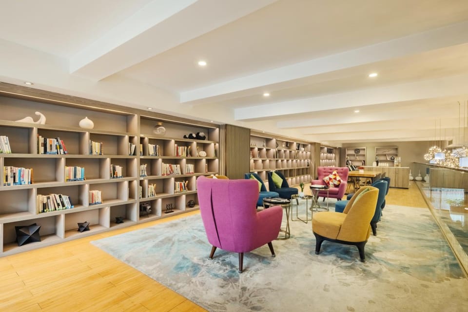 Atour Hotel Chongqing Shapingba High-Speed Railway Station Sanxia Square Hotel in China
