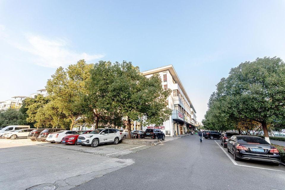 Late Return · First See Hotel (Suzhou Wujiang Shengze International Trade Center Branch) Hotel in Suzhou