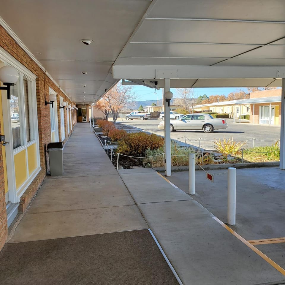 Robin Hood Motel Motel in Raton