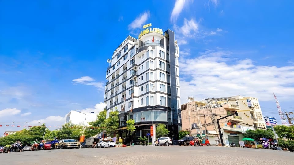 Khách Sạn Hoàng Long Phan Thiết Hotel in Phan Thiet