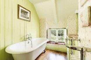 Windy Ridge - 5 Bedroom Holiday Home - Oxwich Hotel in The Mumbles