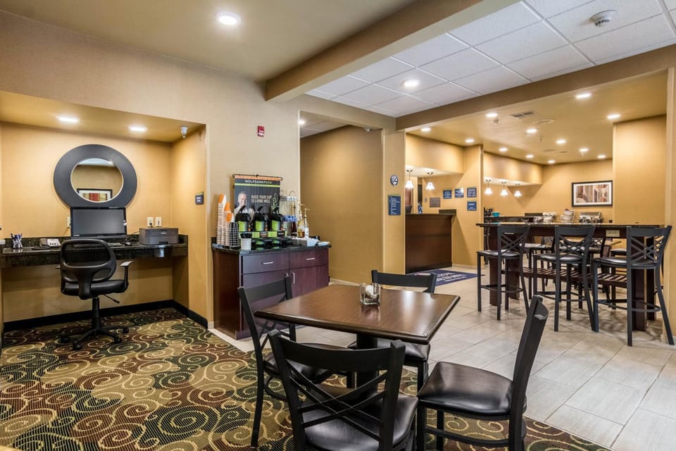Cobblestone Hotel & Suites - Harborcreek Hotel in Allegheny River