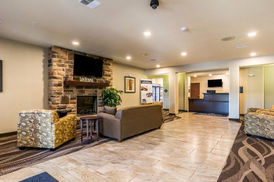 Cobblestone Hotel & Suites - Greenville Hotel in Lake Erie