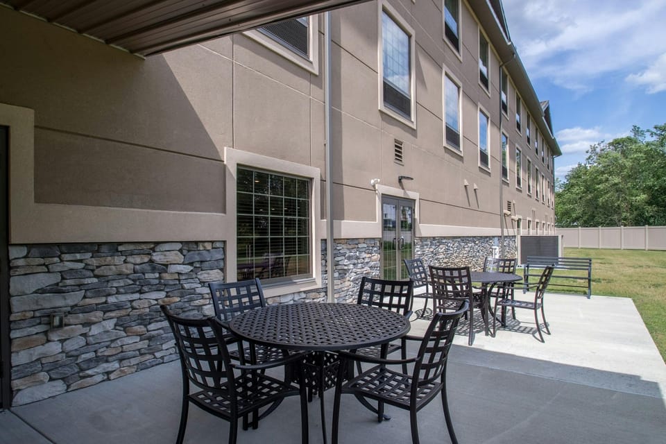 Cobblestone Hotel & Suites - St. Mary's Hotel in Allegheny River