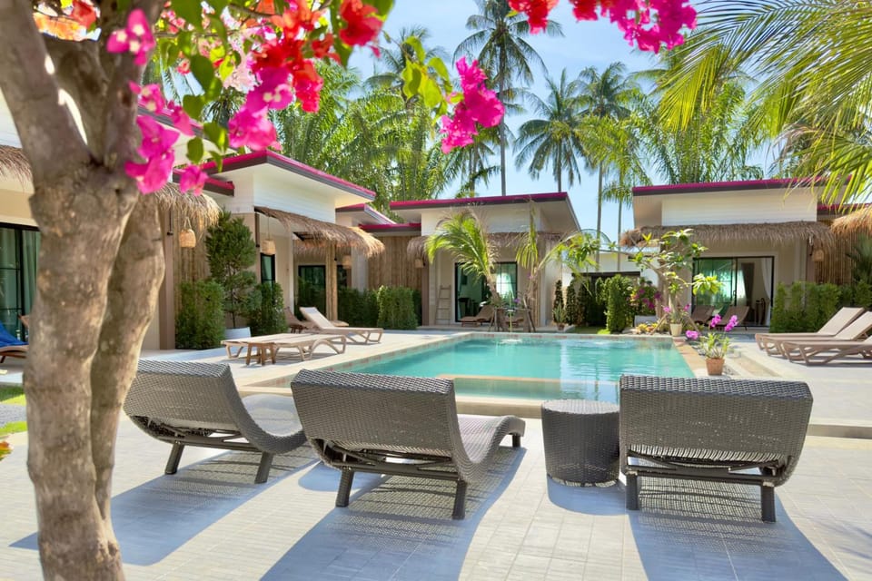 Pinky Bungalows Resort Hotel in Sala Dan