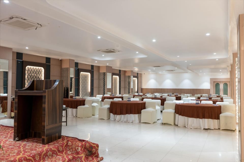 Grand Sarovar Portico Hotel in Maharashtra