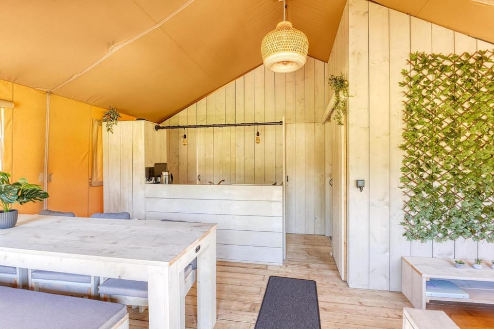 Glamping lodge with Eco-Wellness Hotel in Zeewolde