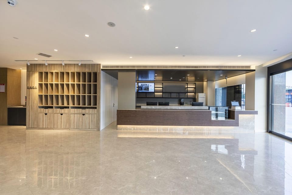 Hanting Premium Hotel Quzhuo Nanhu Plaza Hotel in Zhejiang