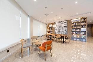 Hanting Premium Hotel Quzhuo Nanhu Plaza Hotel in Zhejiang