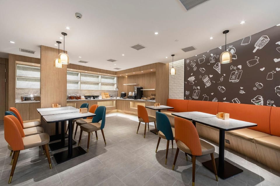 Hanting Premium Hotel Quzhuo Nanhu Plaza Hotel in Zhejiang