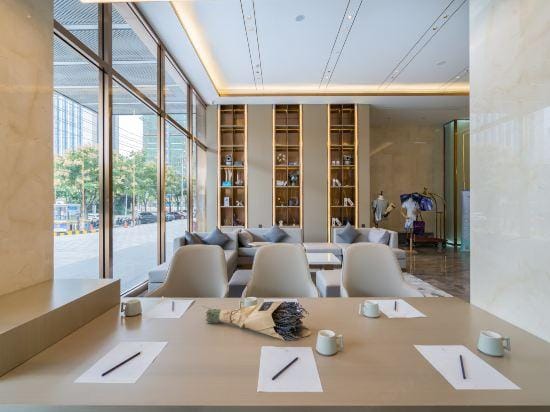 Lavande Hotel (Nanjing South Railway Station Jiulong Lake Subway Station) Hotel in Nanjing