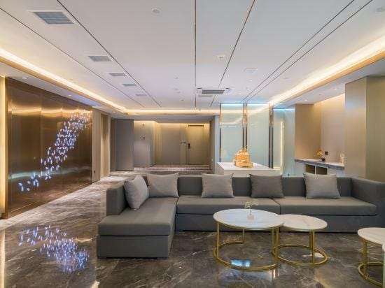 Lavande Hotel (Nanjing South Railway Station Jiulong Lake Subway Station) Hotel in Nanjing