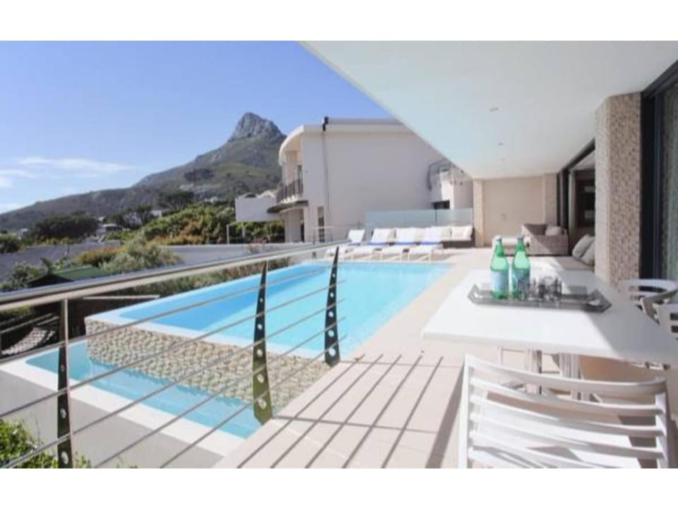 The Blue Emerald Hotel in Camps Bay