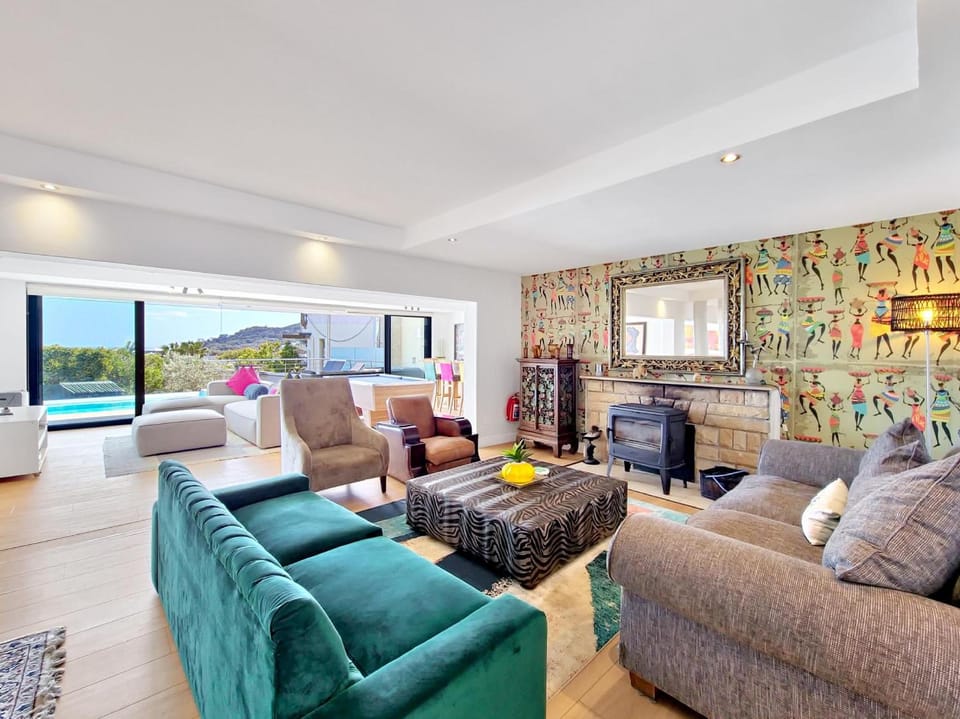The Blue Emerald Hotel in Camps Bay