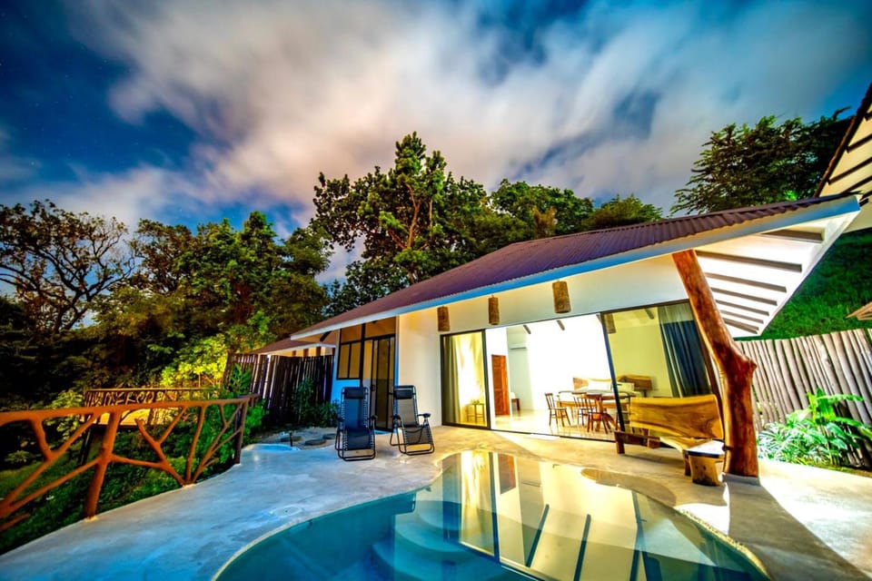Akua Suites Ocean View Hotel in Puntarenas Province