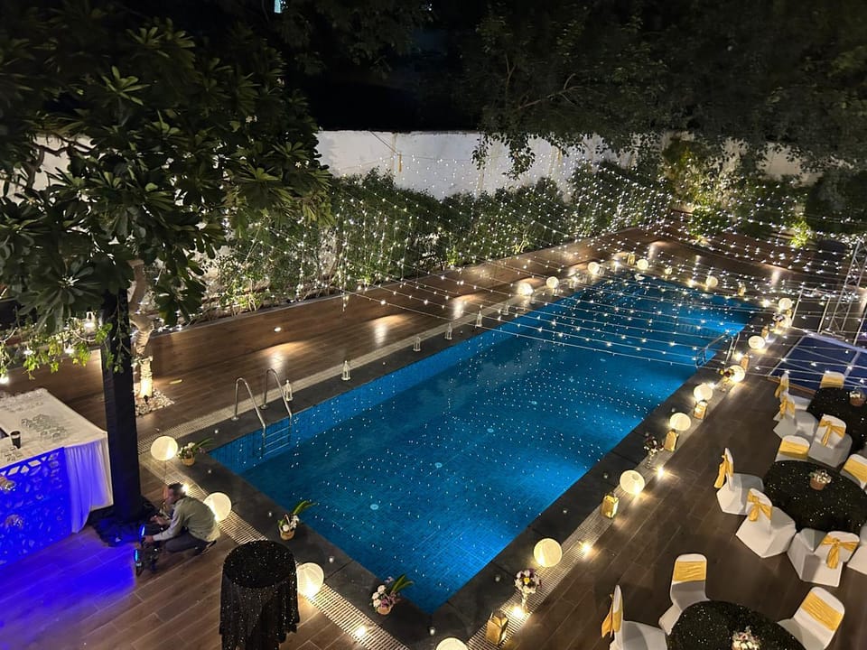 Vibe By The LaLiT Traveller Hotel in Noida