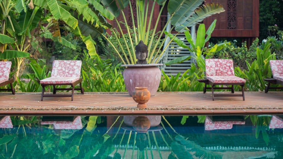 Swimming pool [outdoor]