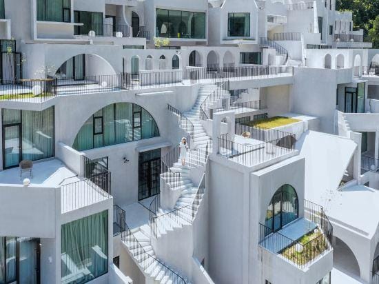 The City On The Cliff Hotel in Zhejiang