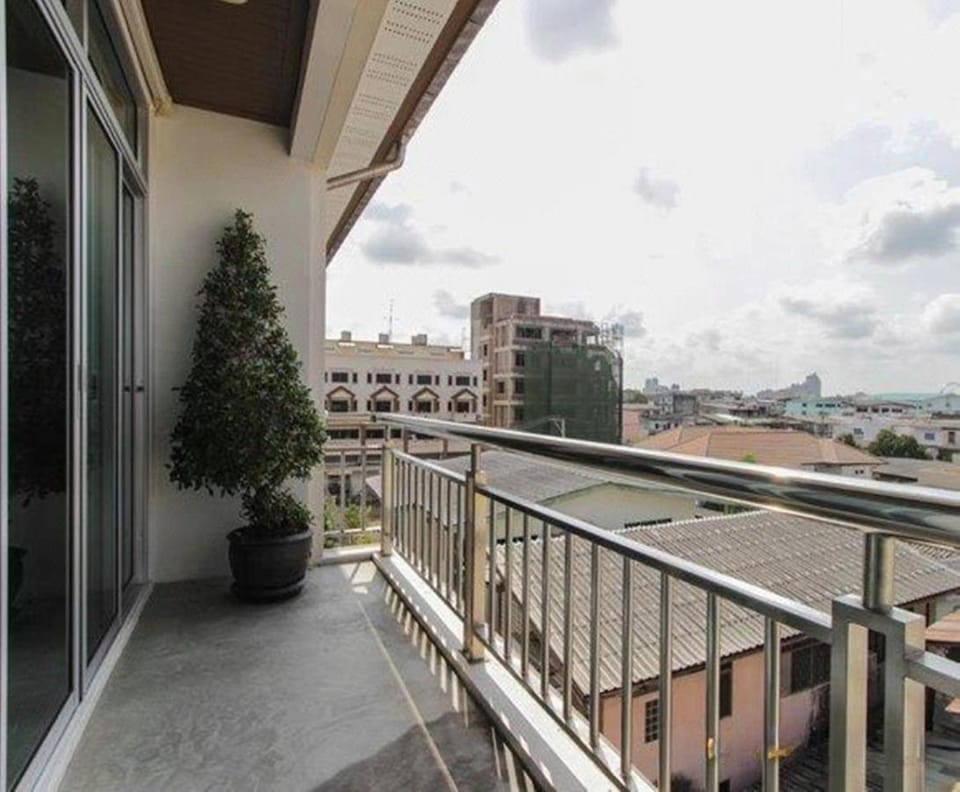 T Series Place Serviced Apartment Apartment hotel in Bangkok