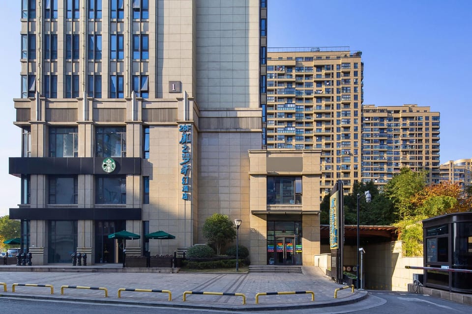 Ice Dream Fantasy Hotel (Hengdian Film and Television City Pedestrian Street) Hotel in Zhejiang
