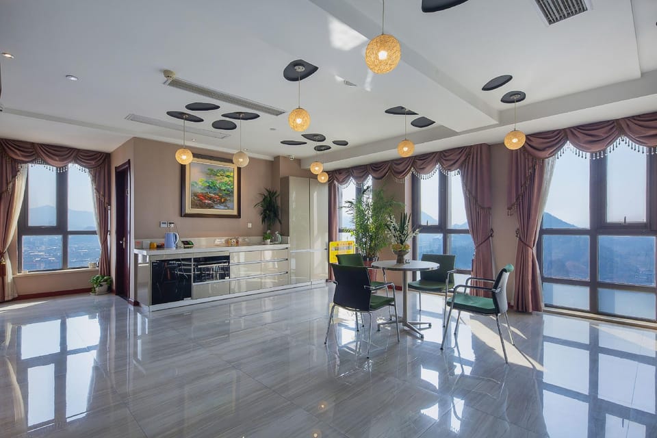Ice Dream Fantasy Hotel (Hengdian Film and Television City Pedestrian Street) Hotel in Zhejiang