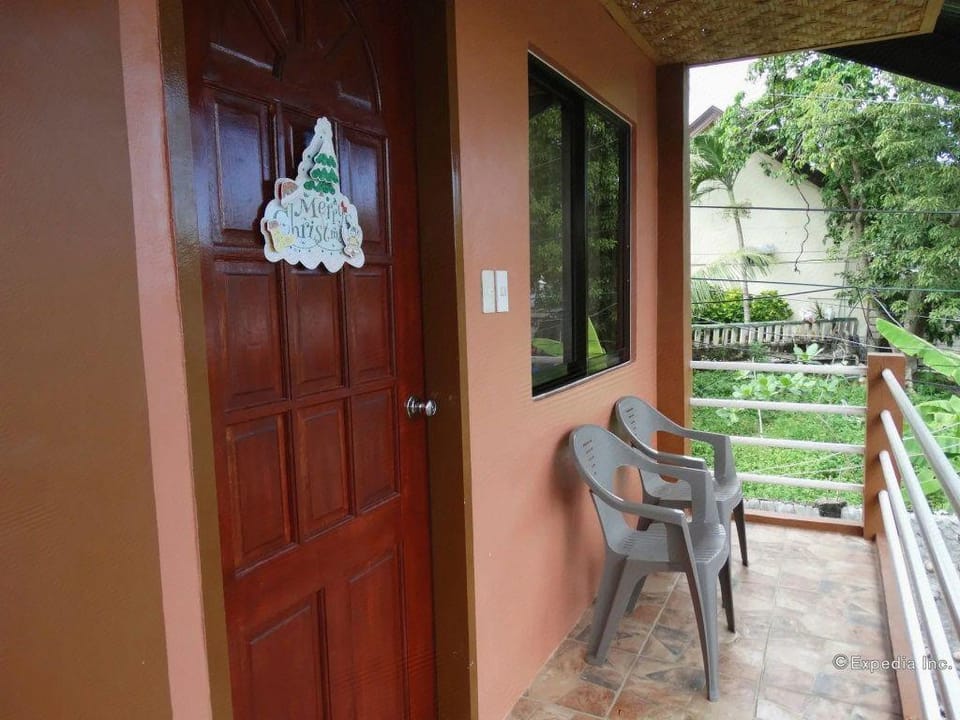 Alona Grove Tourist Inn Inn in Panglao